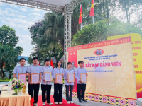 ĐẢNG BỘ TRƯỜNG THPT THÀNH PHỐ CAO BẰNG  KẾT NẠP 06 ĐẢNG VIÊN MỚI LÀ HỌC SINH