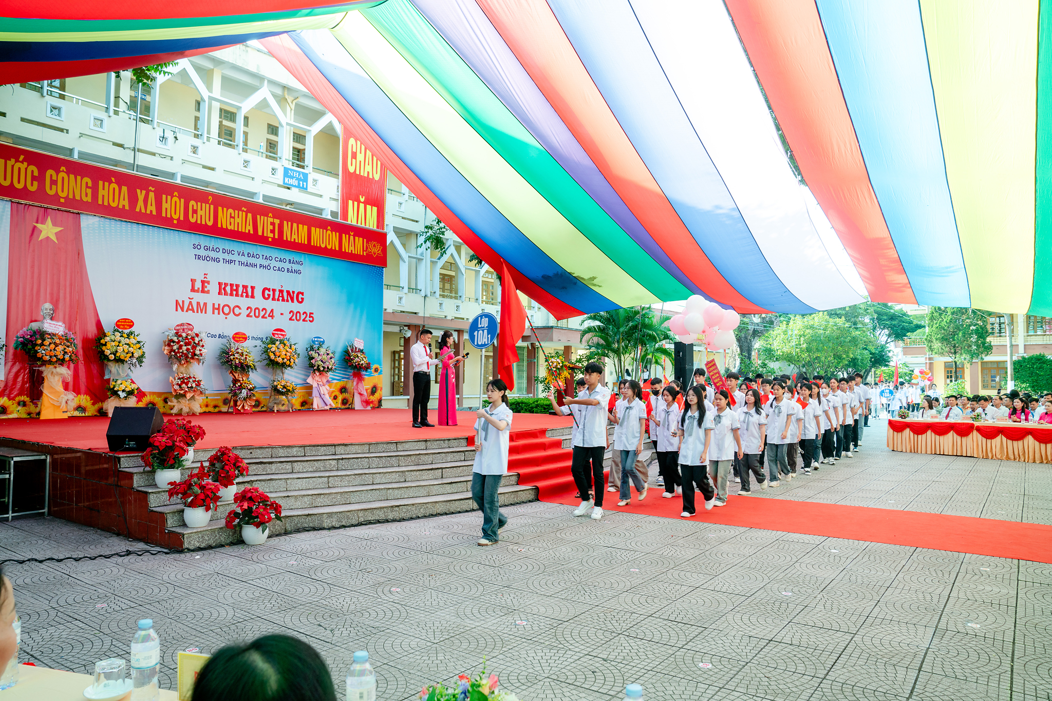 TƯNG BỪNG NGÀY HỘI ĐẾN TRƯỜNG CỦA THẦY VÀ TRÒ TRƯỜNG THPT THÀNH PHỐ CAO BẰNG