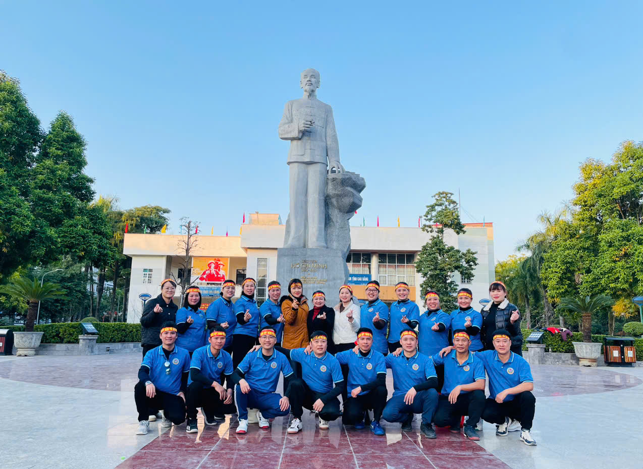 Công đoàn trường THPT thành phố Cao Bằng tham gia chương trình “Tết Sum vầy - Xuân ơn Đảng” Xuân Ất Tỵ  2025