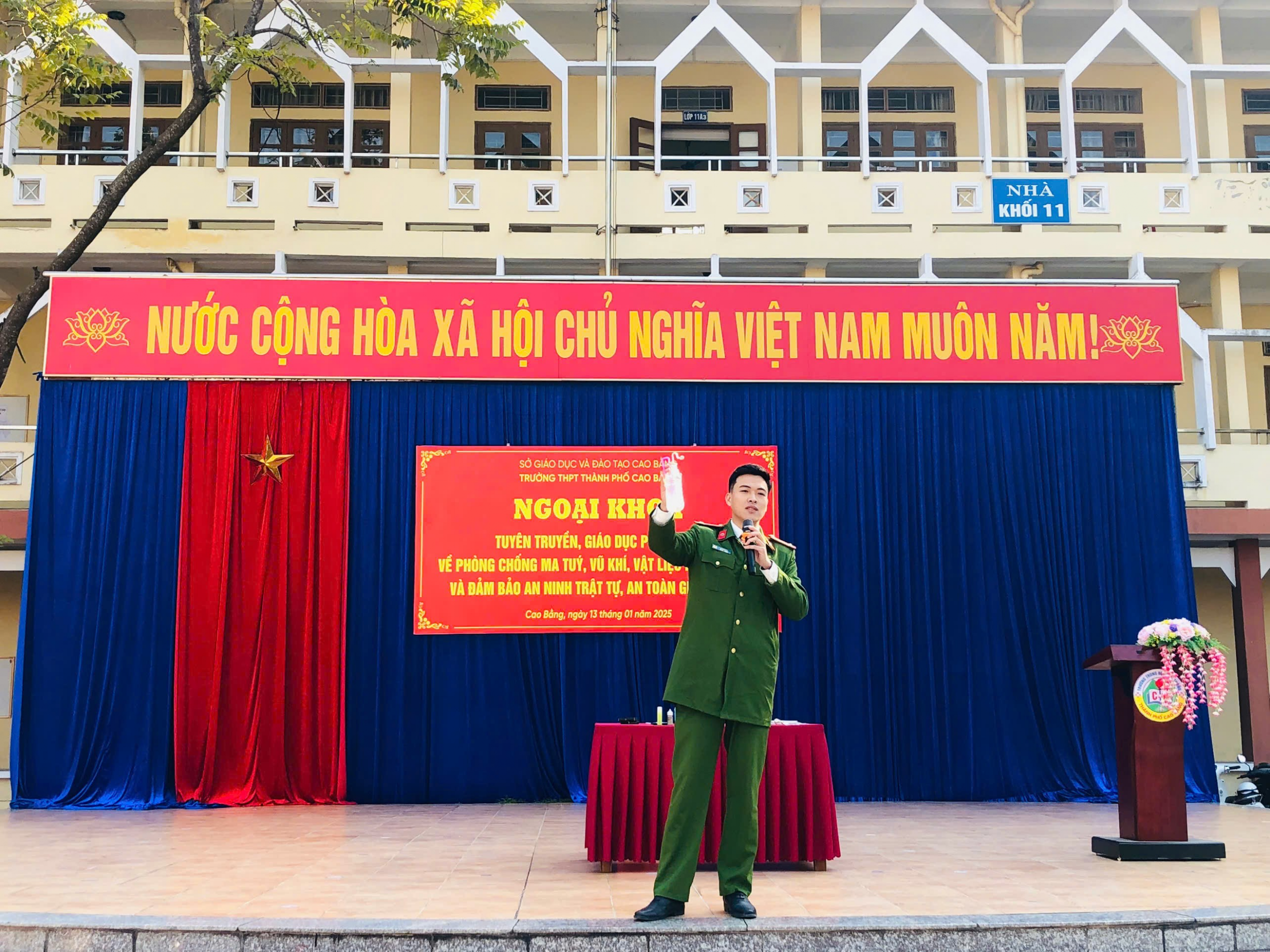 TUYÊN TRUYỀN, GIÁO DỤC PHÁP LUẬT, VỀ PHÒNG CHỐNG MA TÚY, VŨ KHÍ, VẬT LIỆU NỔ, PHÁO NỔ, VÀ ĐẢM BẢO AN NINH TRẬT TỰ, AN TOÀN GIAO THÔNG.